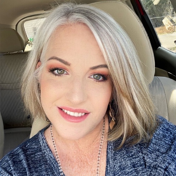 Meet your Posher, Jennifer - Picture 2 of 14